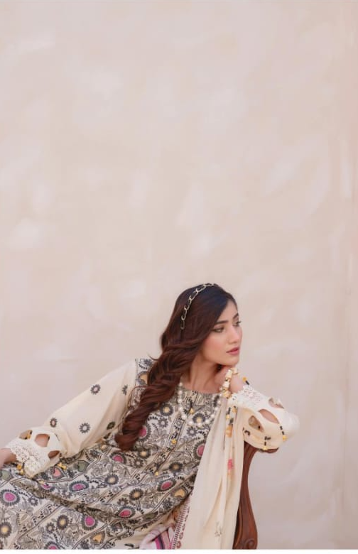 Signature | Ivory Suzani — Premium Embroidered Lawn 3-Piece Unstitched Suit
